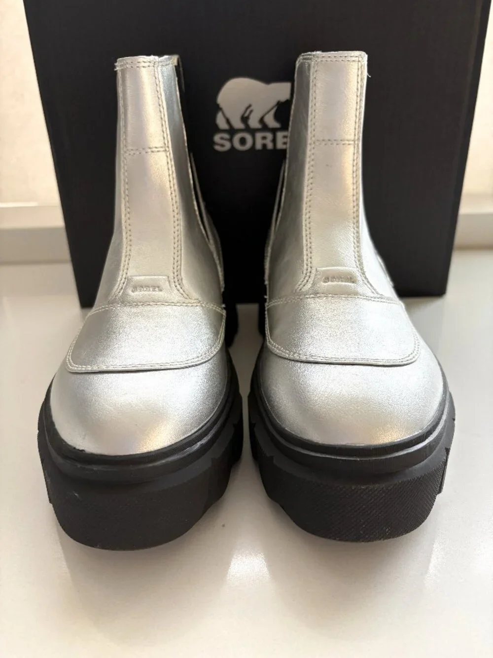 Sorel Caribou X Chelsea Boots Leather Booties Waterproof Silver Black Size 9 NEW